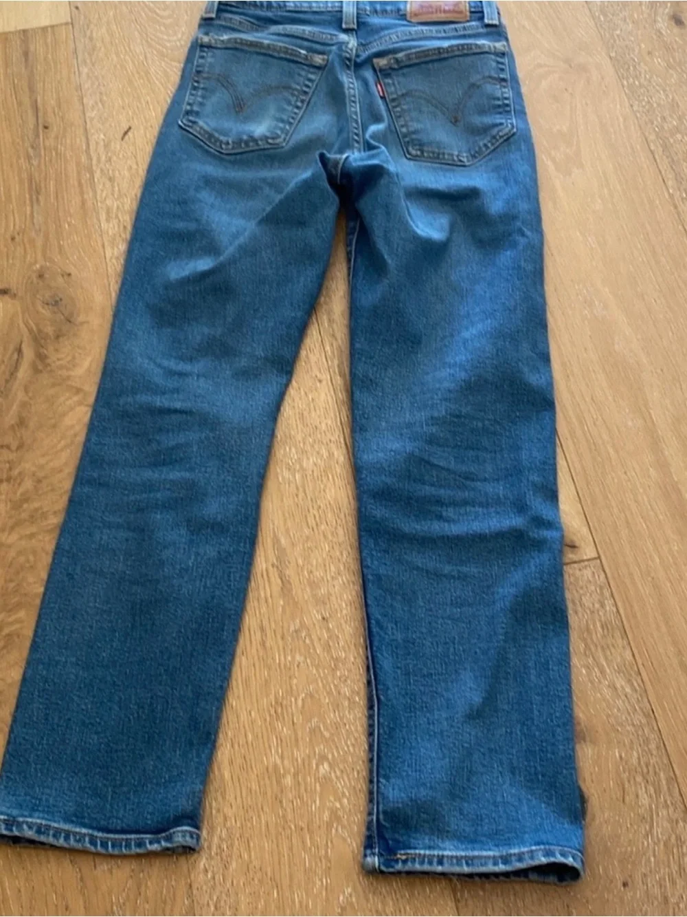 LEVIS Wedgie Straight Crop (25) - Picture 9 of 11